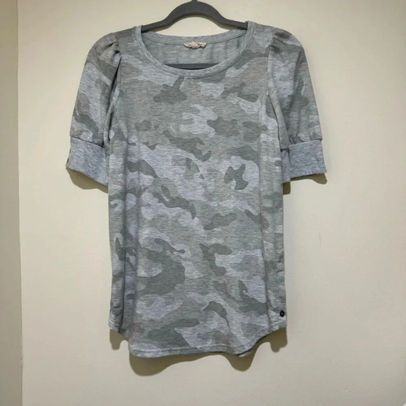 Women’s Jane and Dalancey Brand Camo Print Short Puff Work Sleeve T-Shirt Size:M - Picture 1 of 13